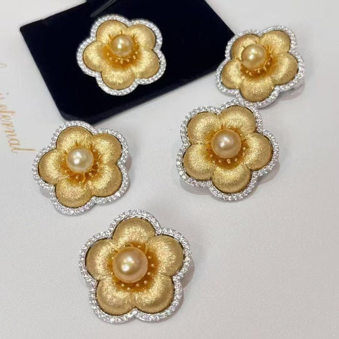 Gold Flower Pearl Brooch